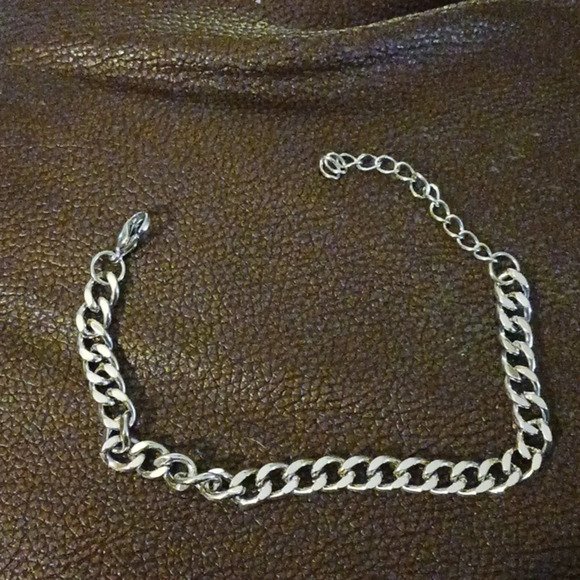NIP Trendy Cuban Classic Stainless Steel 7mm Width Chain Bracelet - Picture 2 of 5